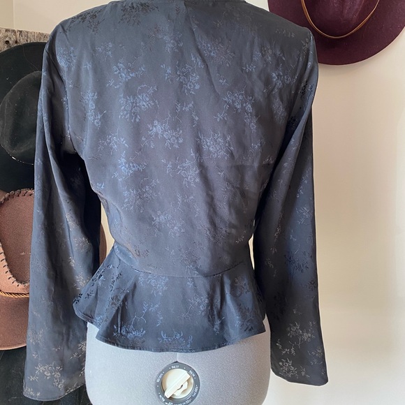 4/$25 H&M top - Picture 2 of 4